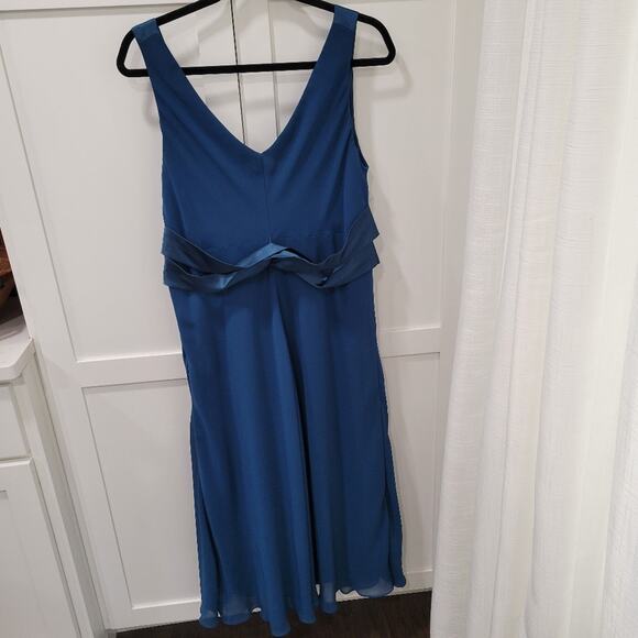 S.L. Fashions Dress Surplice V Neckline Cascade Ruffle Sleeveless Size 16 - Picture 4 of 12